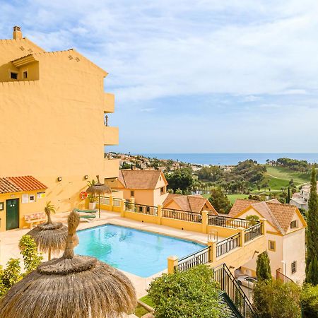 Fabulous Golf Front Apartment With Pool And Seaview 贝纳尔马德纳 外观 照片