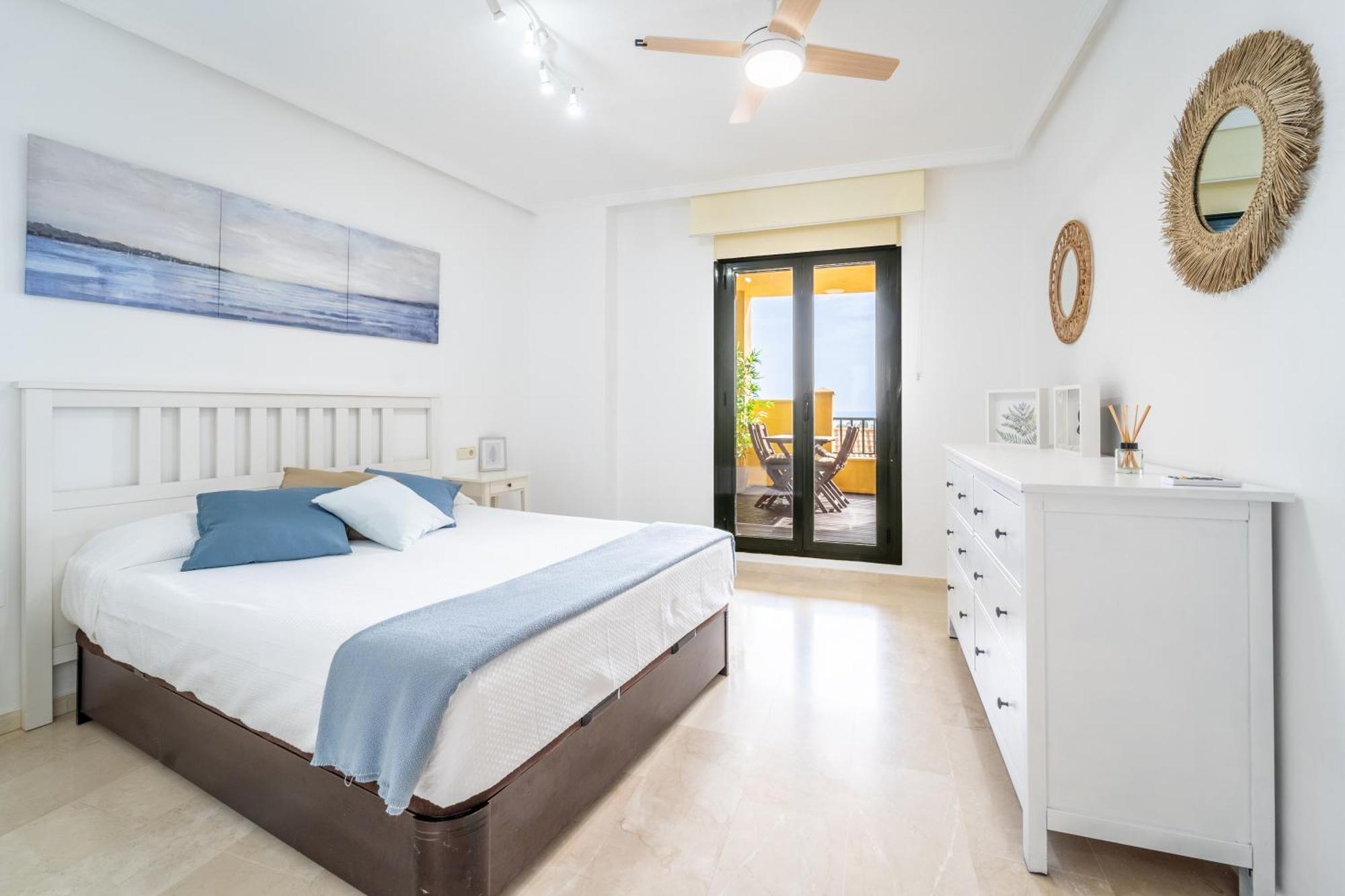 Fabulous Golf Front Apartment With Pool And Seaview 贝纳尔马德纳 外观 照片