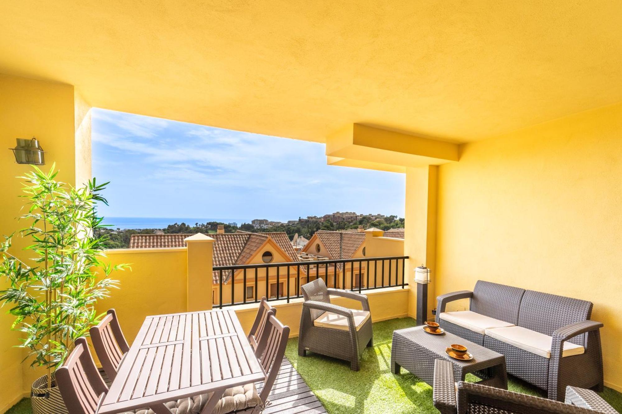 Fabulous Golf Front Apartment With Pool And Seaview 贝纳尔马德纳 外观 照片